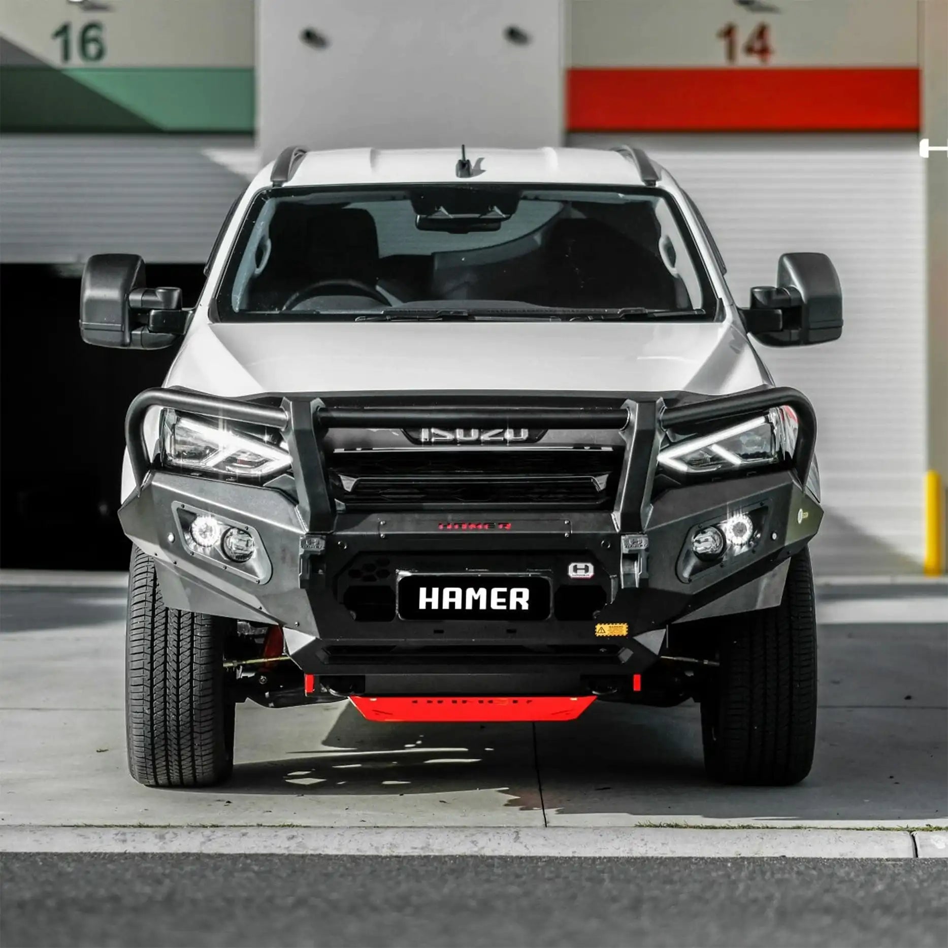 Close-up front view of the Hamer King Series Plus Bull Bar on Isuzu MU-X 2021–2024, highlighting recovery points, sensor compatibility, and durable 3mm steel plate construction.