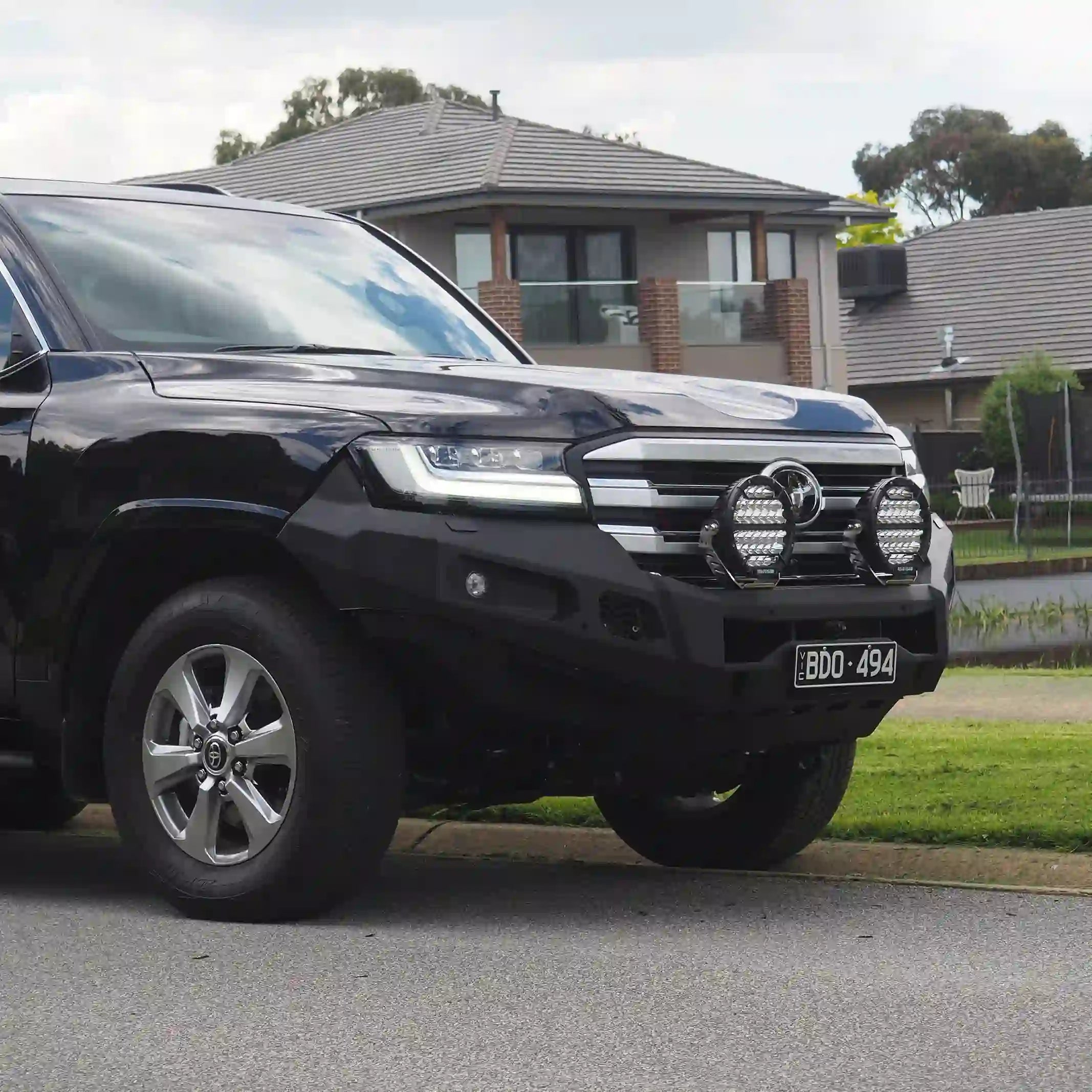 Shown from the left side, the Toyota LandCruiser 300 installed no loop bull bar by Elevated 4x4 highlights its sleek design, underbody bash plates, and strong split-pan construction. Engineered by RAXAR for Australian terrain, it combines rugged durability with modern styling trusted by 4WD enthusiasts.