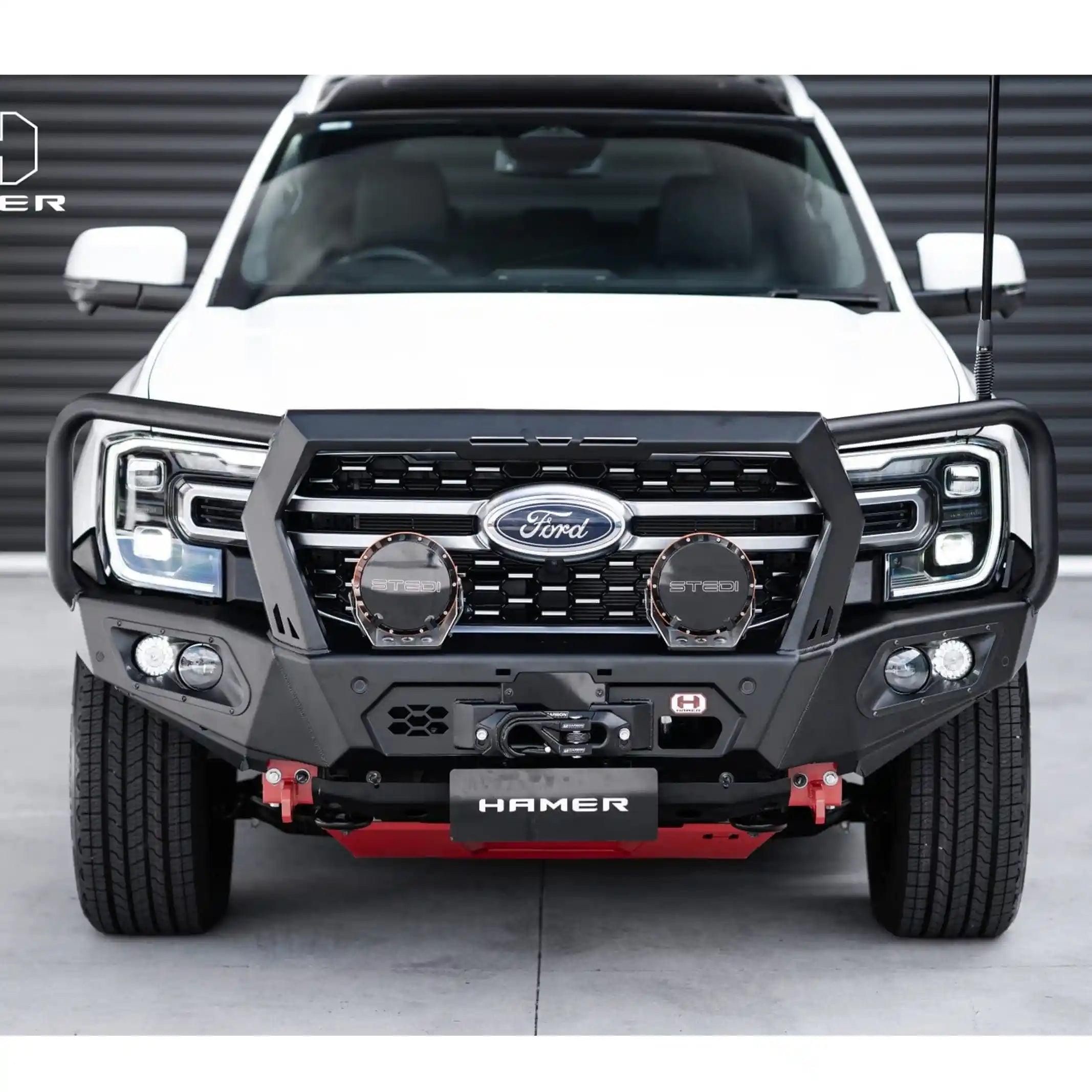 straight front view of ford everest 2022 fitted with hamer king series plus bull bar showing adr compliance matte black finish and led lighting elevated 4x4