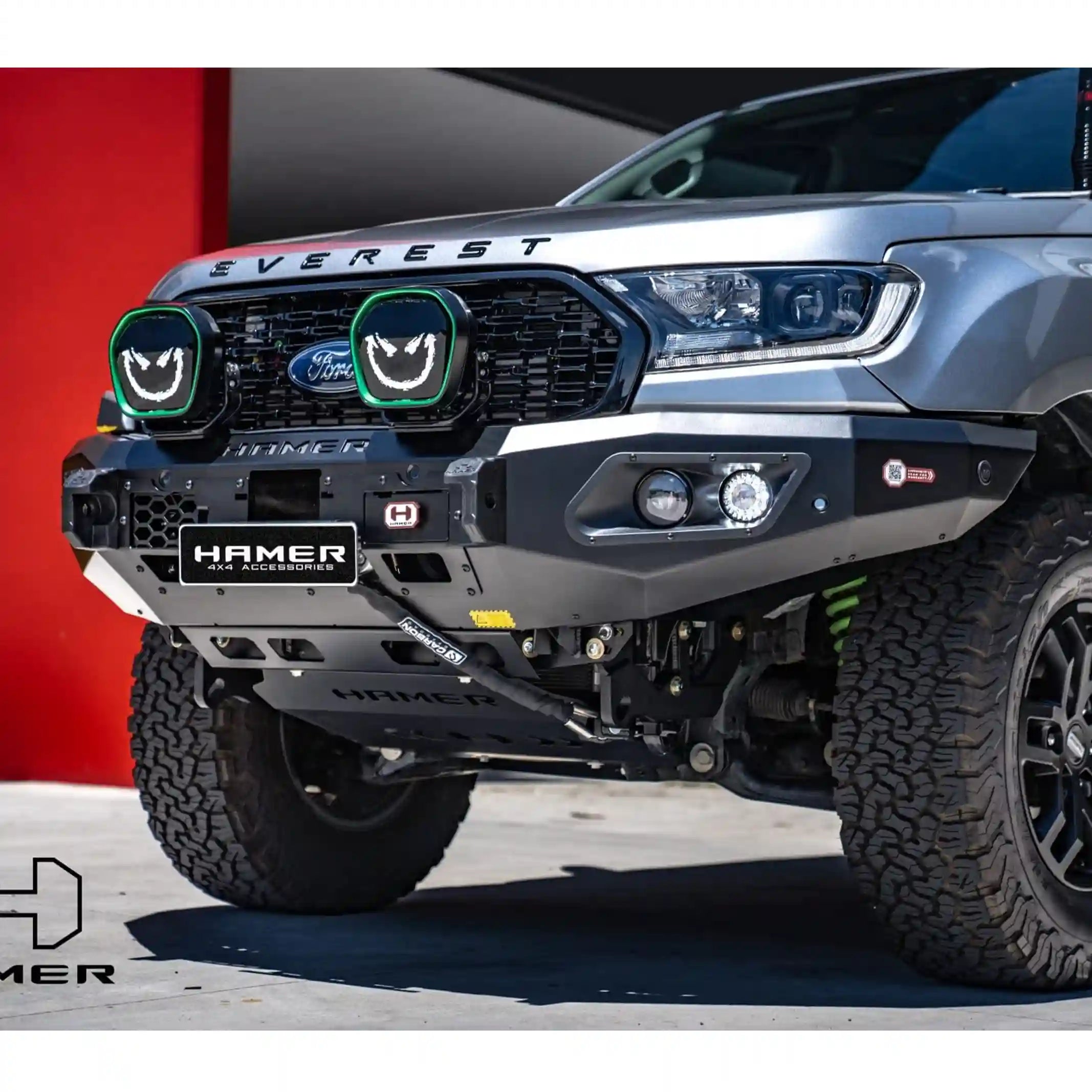The right-angle installed perspective of the Hamer King Series Bull Bar on a Ford Everest (2015–2022) showcases Elevated 4x4’s quality engineering in Australia. Featuring European E-Mark certified LED lighting, winch compatibility, and smooth integration with factory parking sensors, this 4WD accessory delivers unmatched front-end protection and off-road performance.