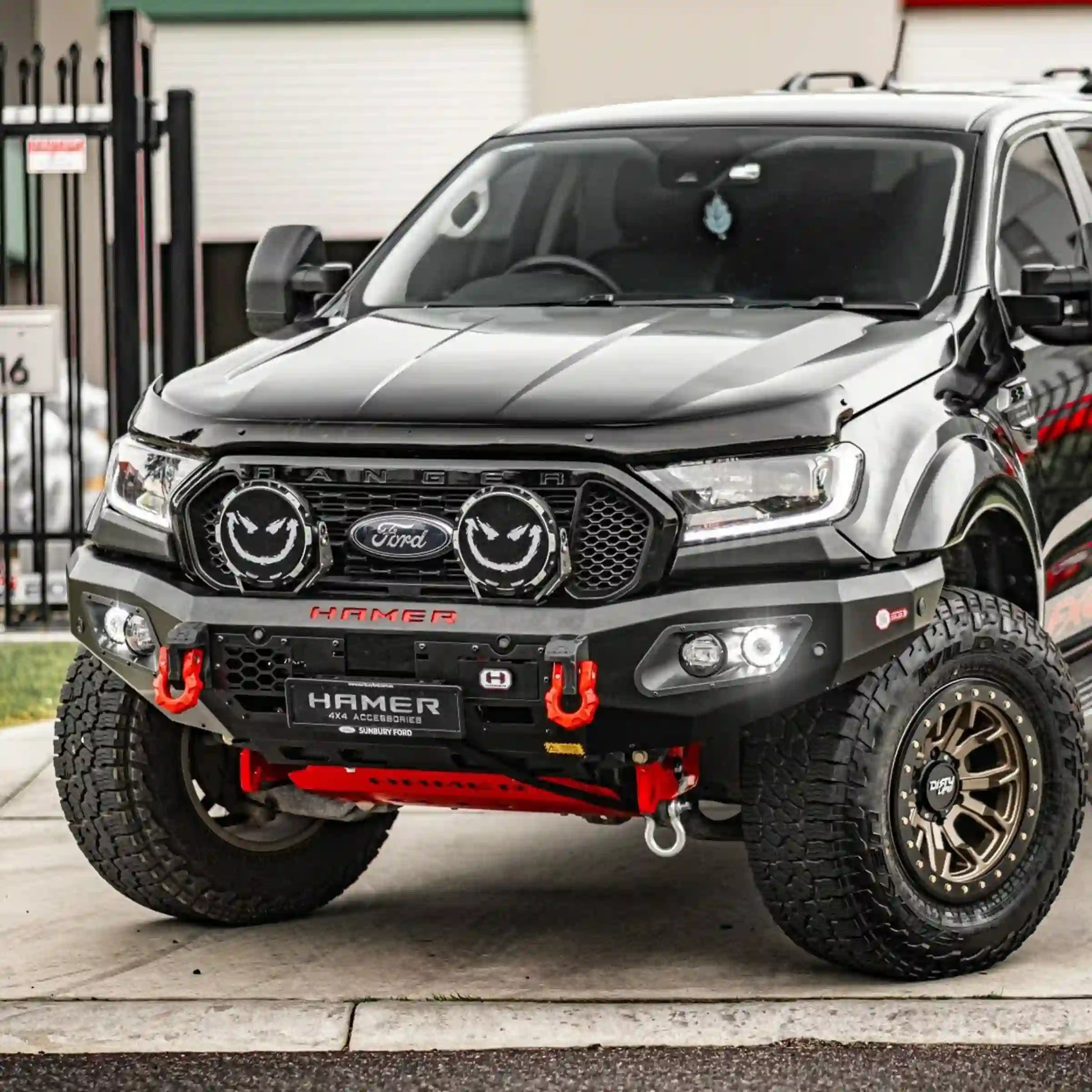 Right side view of Hamer King Bull Bar on Ford Ranger PX2 / PX3, designed with integrated fog lamps, number plate flip, and aerial mounting points.