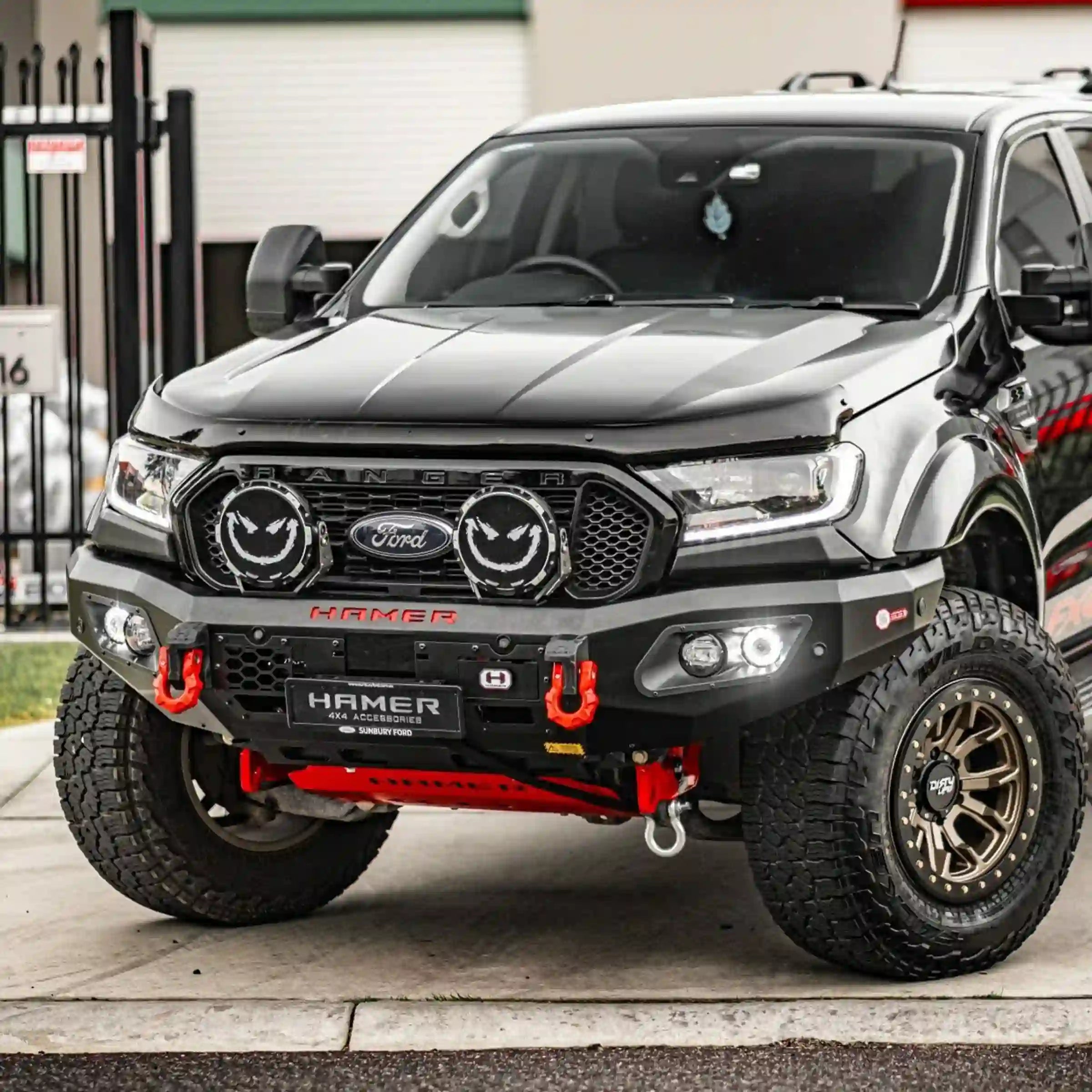 Right side view of Hamer King Bull Bar on Ford Ranger PX2 / PX3, designed with integrated fog lamps, number plate flip, and aerial mounting points.