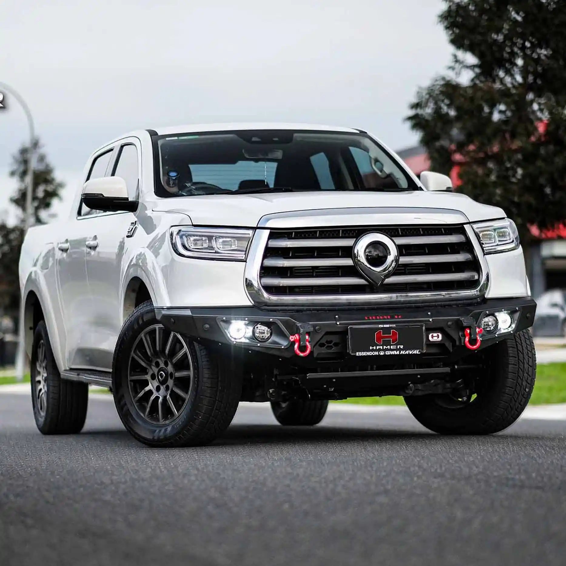 Left side perspective of Hamer King Bull Bar for GWM Cannon (2021–2024), designed with light bar slot integration and European E-Mark certified LED DRLs.