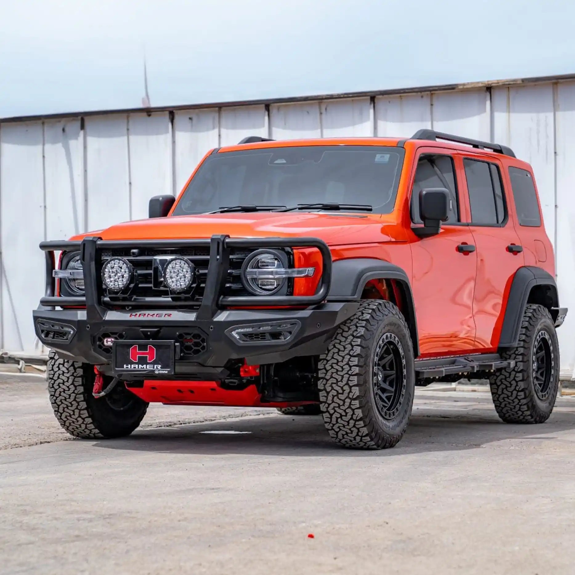 Right side perspective of the GWM Tank 300 with the Hamer Atlas Plus Bull Bar, showing its precise fit, splash guards, and powder-coated finish. Reliable for Cardiff and Newcastle drivers.