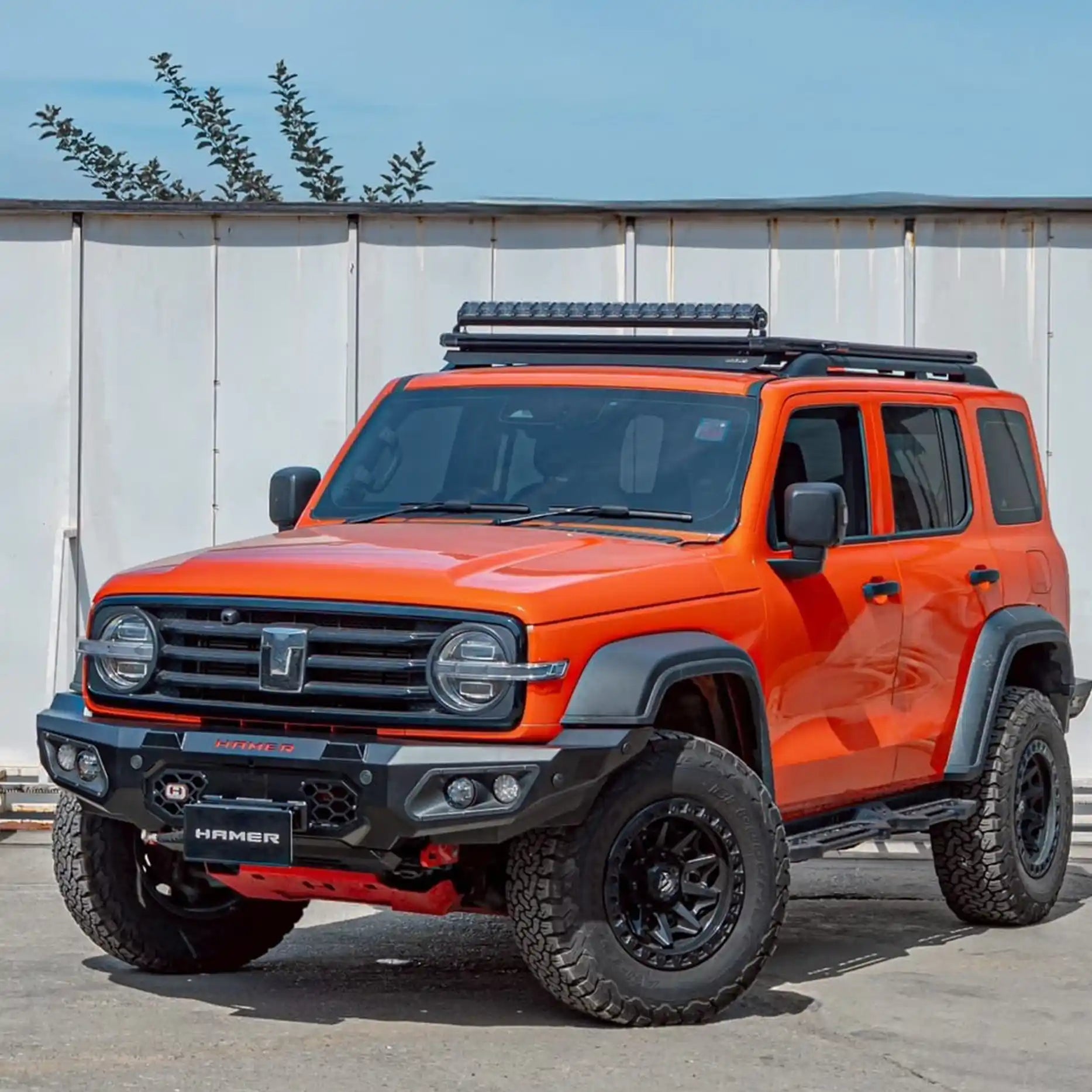 Right side profile of the GWM Tank 300 featuring the Hamer King Series Bull Bar, complete with radar compatibility, winch lever access, and splash guard integration. Perfect for Port Stephens and Nelson Bay adventurers.
