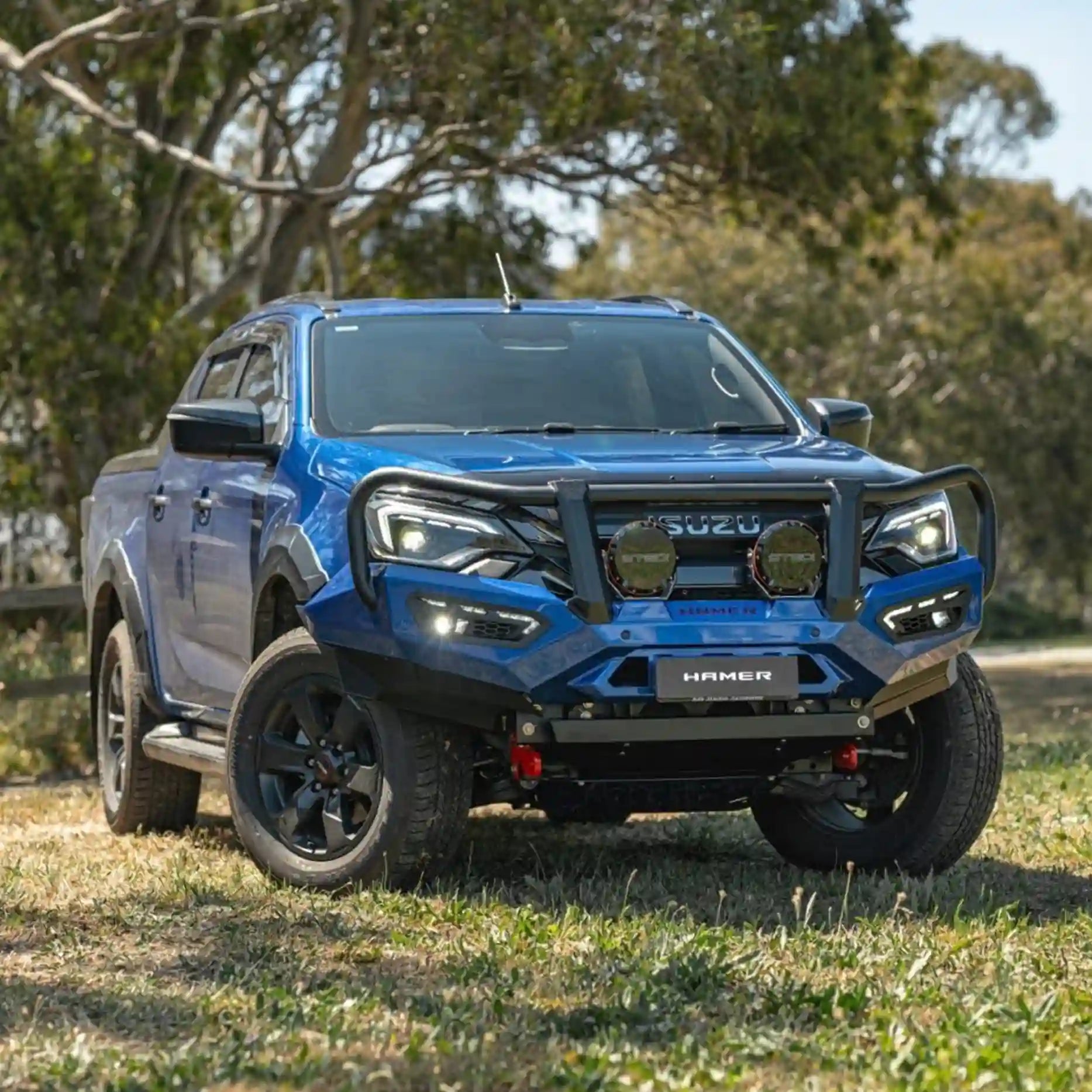 Left side angle of Hamer Atlas Plus Bull Bar for Isuzu D-Max 2024 – Present, highlighting seamless sensor compatibility, camera relocation, and heavy-duty 3mm steel build.