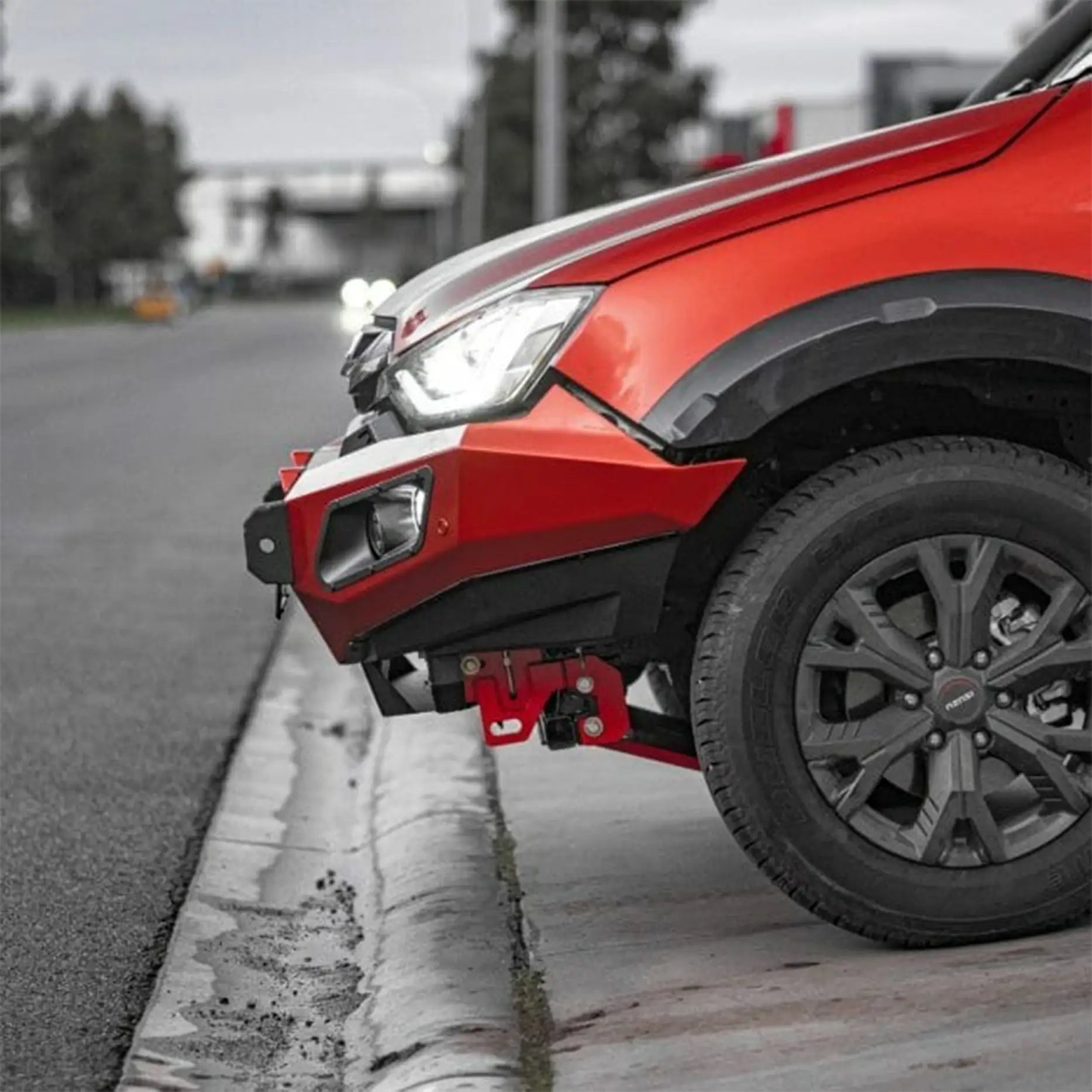 Close right-hand angle of Hamer King Series Bull Bar on Isuzu D-Max (2021–2024), showing recovery points and LED fog lamps.