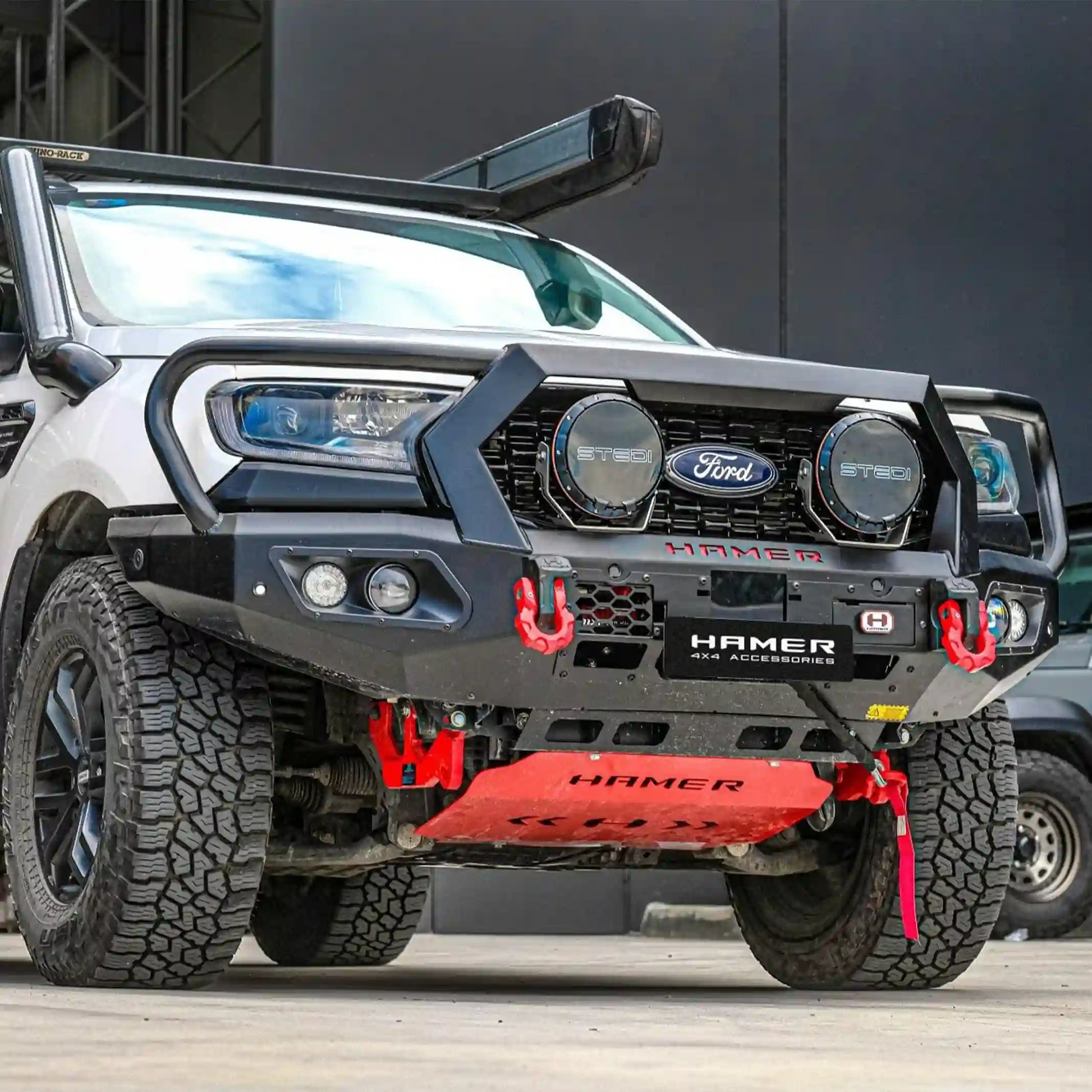 Left-angle installed perspective of the Hamer King Series Plus Bull Bar on a Ford Everest (2015–2022), showcasing Elevated 4x4’s expert Australian fitment. This rugged 4WD accessory combines a full bumper replacement, matte black finish, mounting points for additional lights and aerials, and optional rated recovery points, ensuring off-road safety and a bold vehicle appearance.
