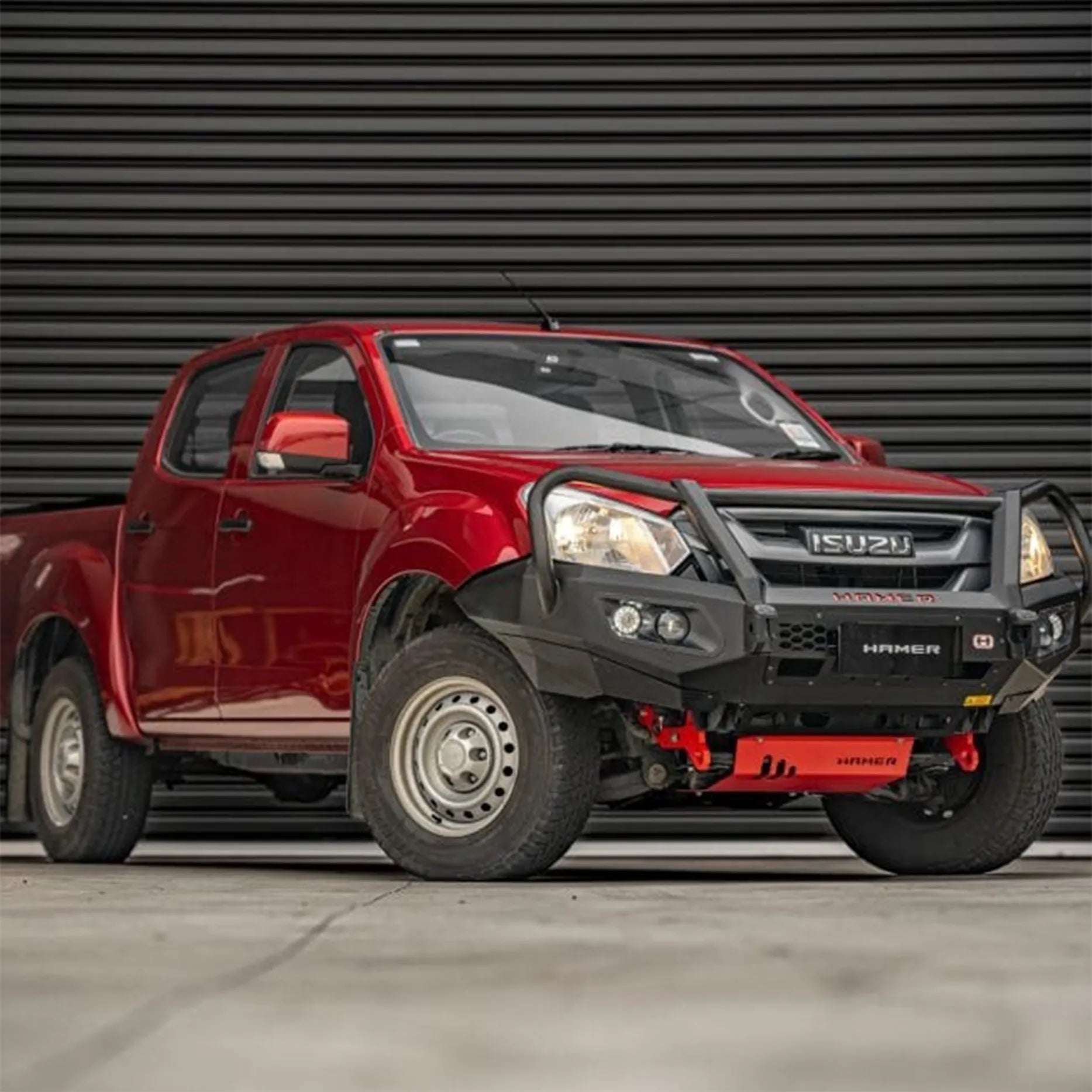 Left angle view of Hamer King Series Plus Bull Bar for Isuzu D-Max (2016–2020), showing rugged styling and durable 3 mm steel construction.