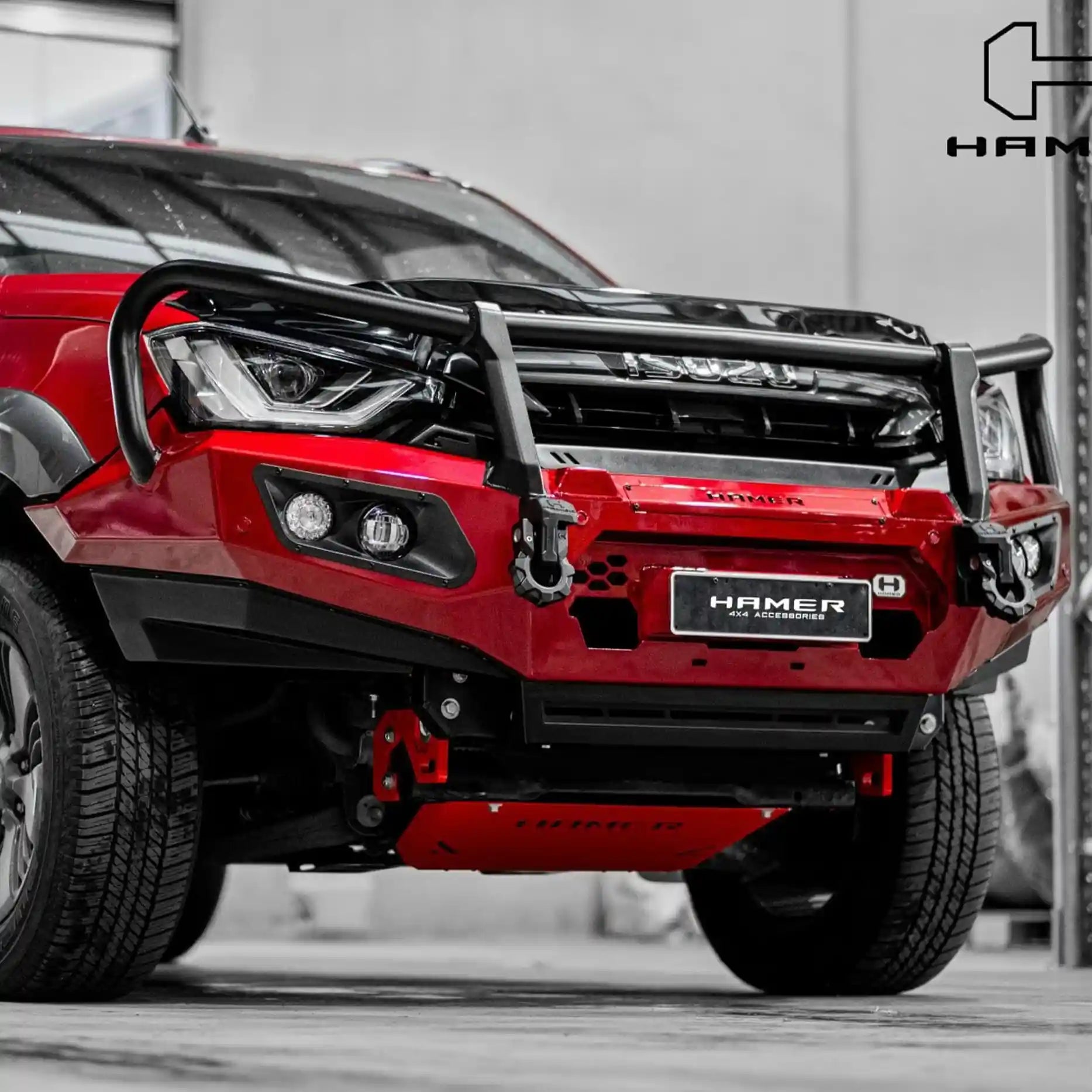 Left side profile of the Isuzu D-Max equipped with the Hamer King Series Plus Bull Bar, constructed from 3 mm high-grade steel with sleek aerodynamic styling and off-road accessory mounting points.