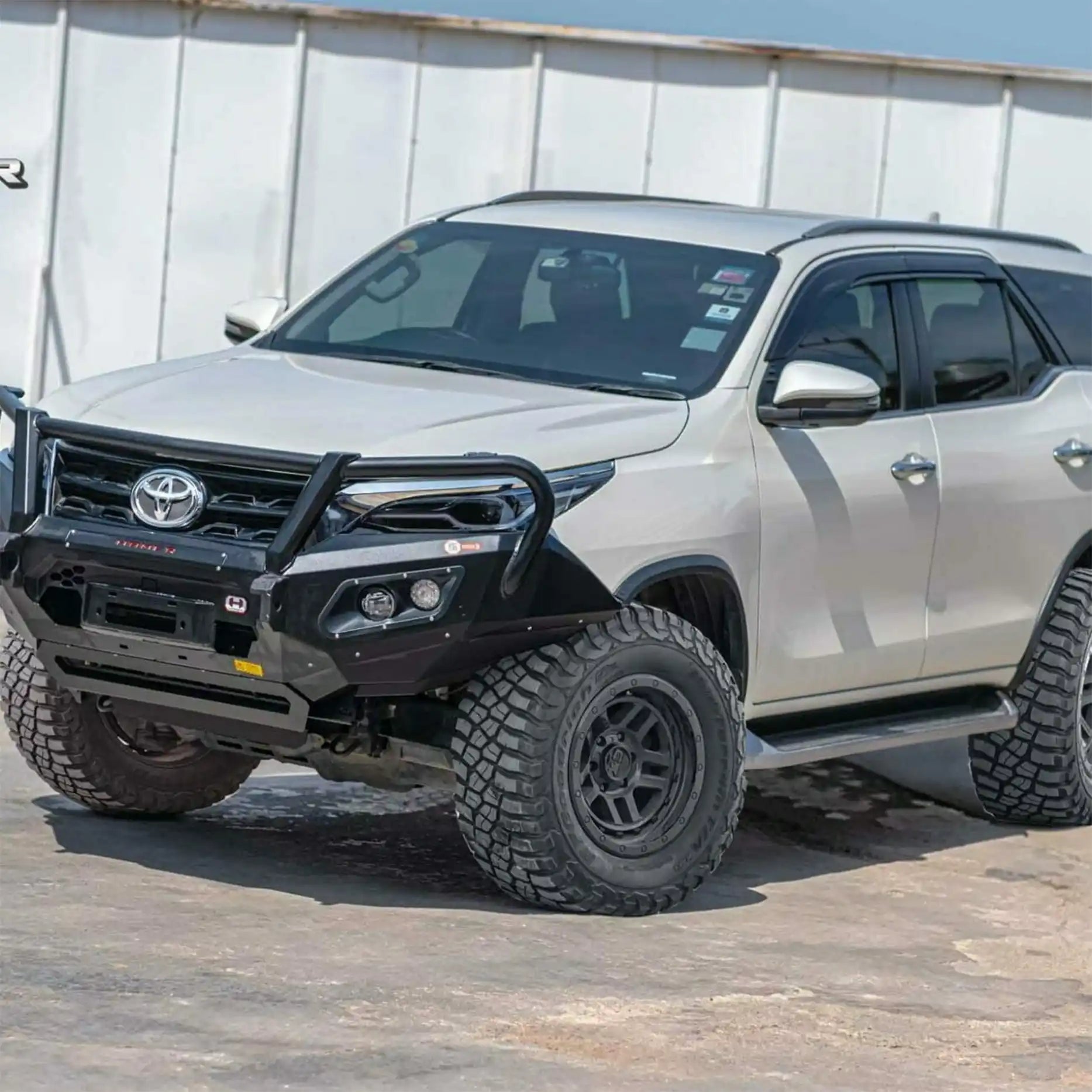Right side view of Toyota Fortuner with Hamer King Plus Bull Bar, matte black powder coat and light mounting points.