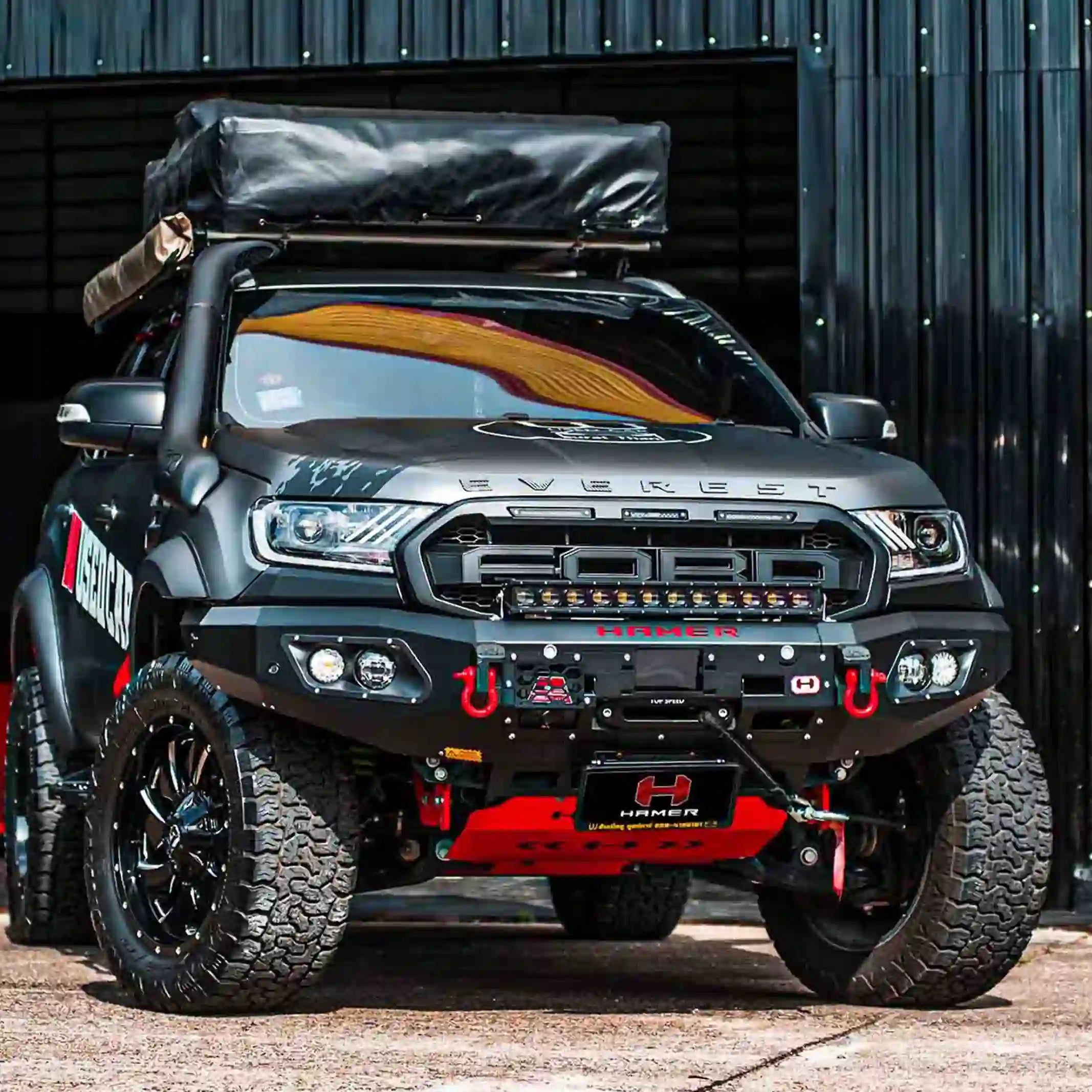 Left installed view of the Hamer King Series Bull Bar on a Ford Everest (2015–2022) highlights Elevated 4x4’s Australian craftsmanship. This off-road-ready bull bar in matte black supports optional rated recovery points, full bumper replacement, and mounting for extra lights and aerials, offering rugged protection and stylish design for any terrain.