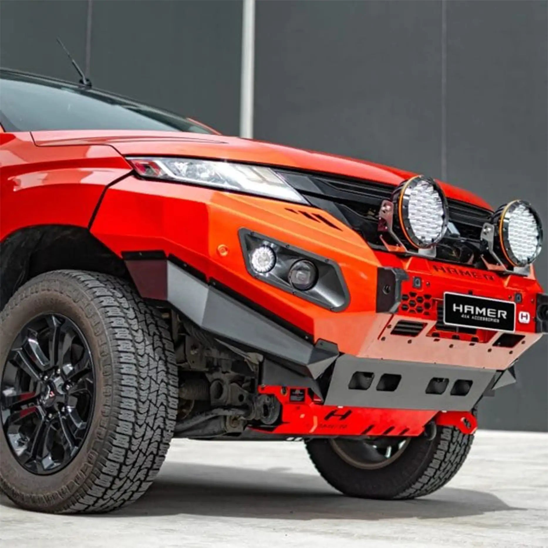 Right profile of Mitsubishi Triton MR (2018–Present) fitted with Hamer King Bull Bar, engineered tough with light bar slot and aerial mounting points.