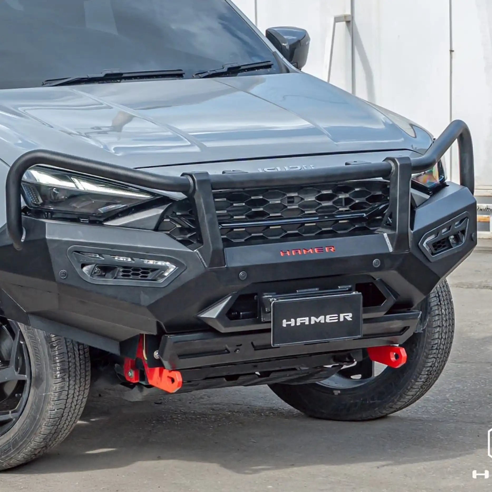 Close-up left view of Isuzu MU-X (2025 – Present) Hamer Atlas Plus Series Bull Bar, showcasing powder-coated steel construction, factory sensor compatibility, and light bar slot integration.