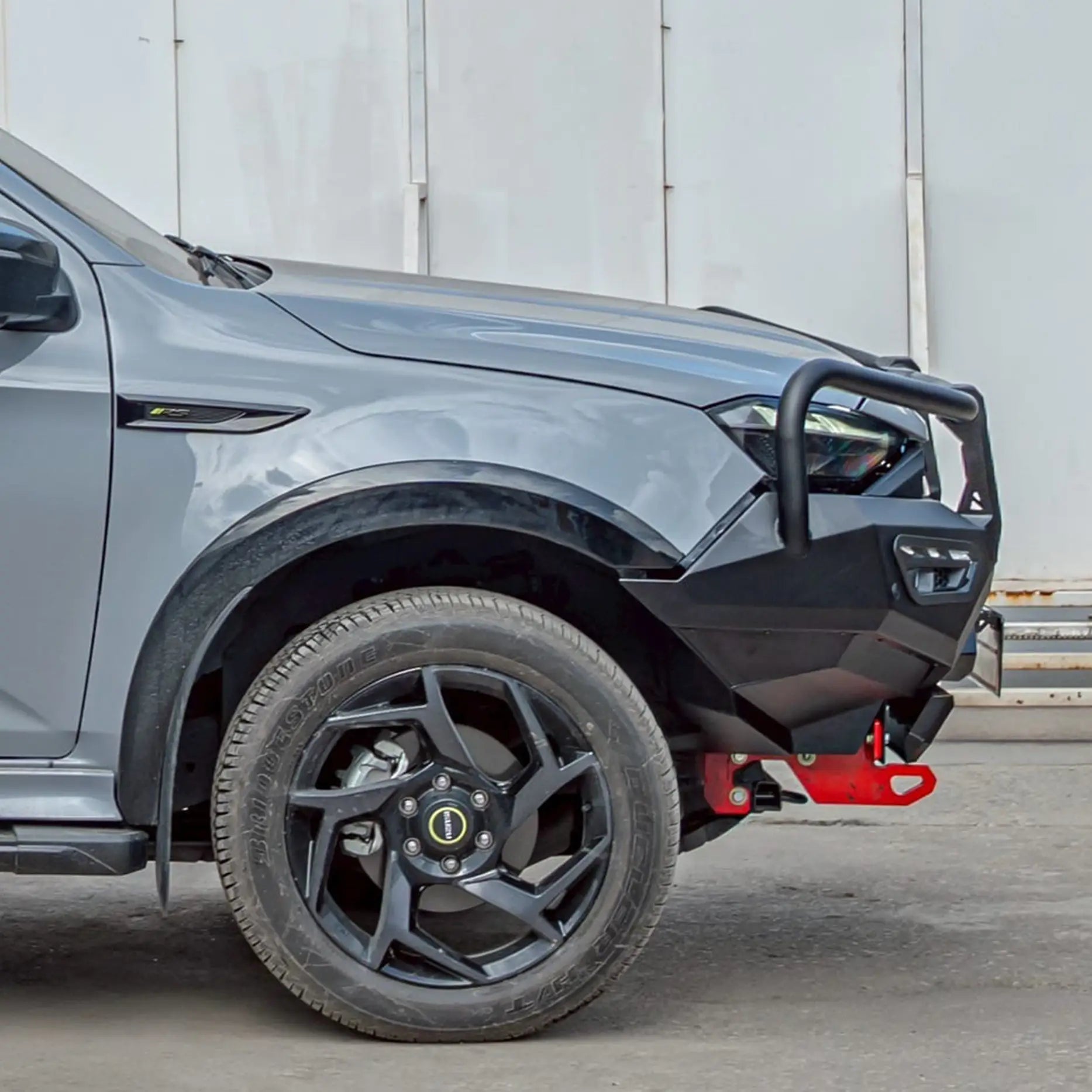 Left-side view of Isuzu MU-X (2025 – Present) with Hamer Atlas Plus Series Bull Bar, highlighting sleek bumper integration, recovery points, and winch-ready durability.