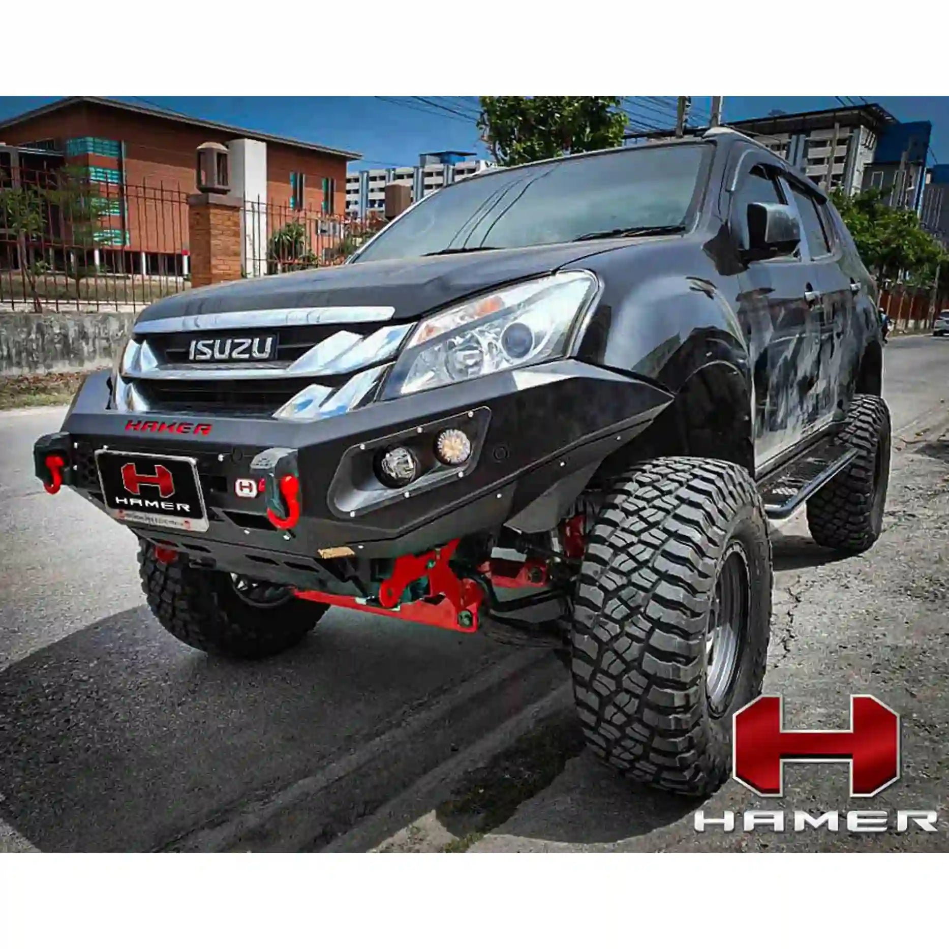 Right side view of Isuzu MU-X 2012–2016 with Hamer King Series Bull Bar, showing rugged 3mm steel construction and sleek bumper replacement style.