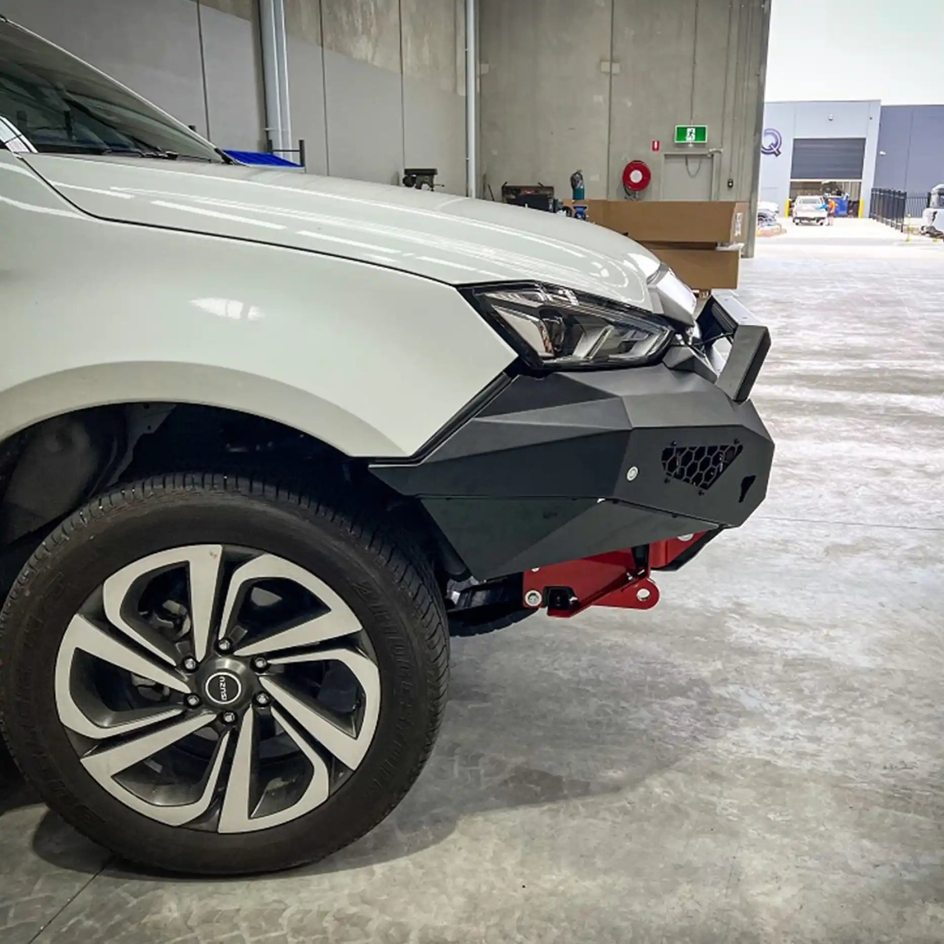 Left-side view of the Offroad Animal Predator Bull Bar on an Isuzu MU-X 2021–2024, showcasing colour-coded finish and factory sensor compatibility. Elevated 4x4 ensures seamless installation, long-term durability, and design precision that sets your MU-X apart on the road or in the wild.