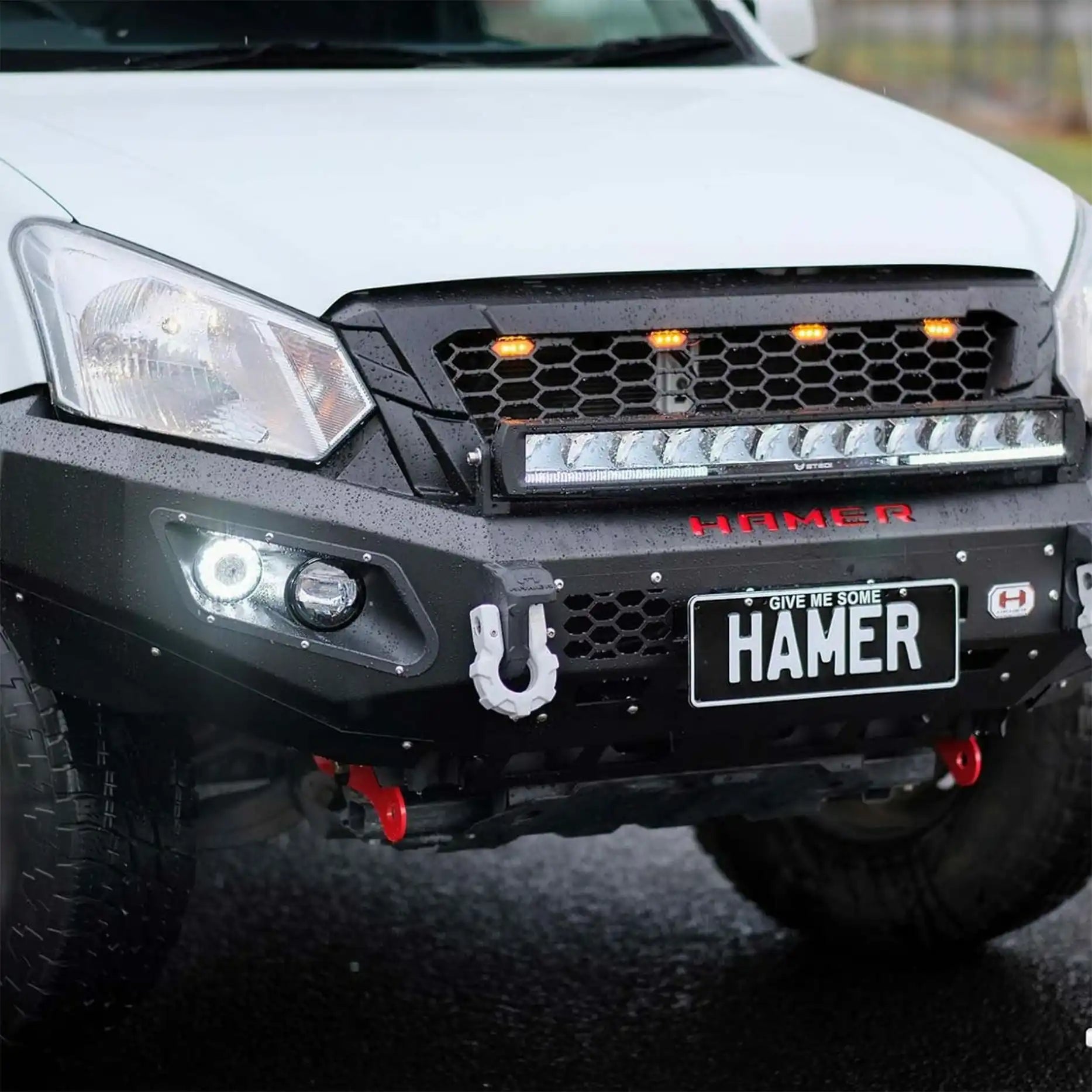 Close-up left angle of Hamer King Series Bull Bar on Isuzu D-Max (2016–2020), highlighting sleek integration and LED fog lamp design.
