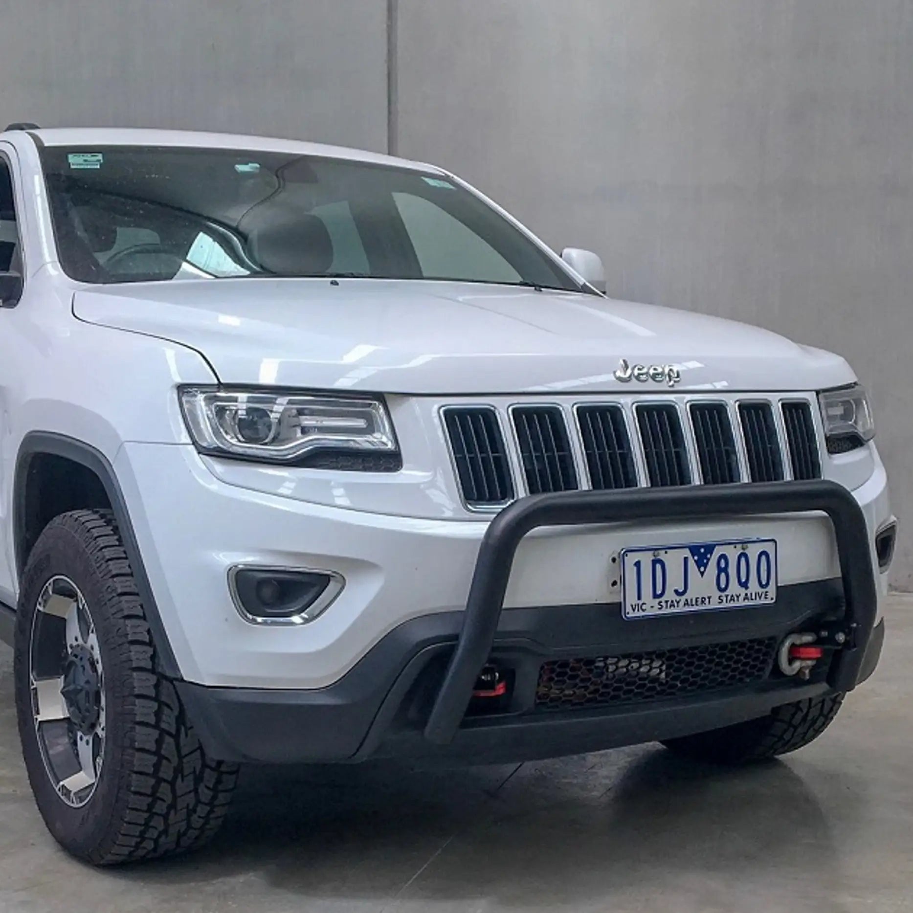 Right-side view of the Offroad Animal Nudge Bar on a Jeep Grand Cherokee WK2, highlighting its rugged mounting design and seamless sensor compatibility. Elevated 4x4’s expert fitment ensures balanced strength and sleek aesthetics for local off-road drivers across Maitland and Rutherford.