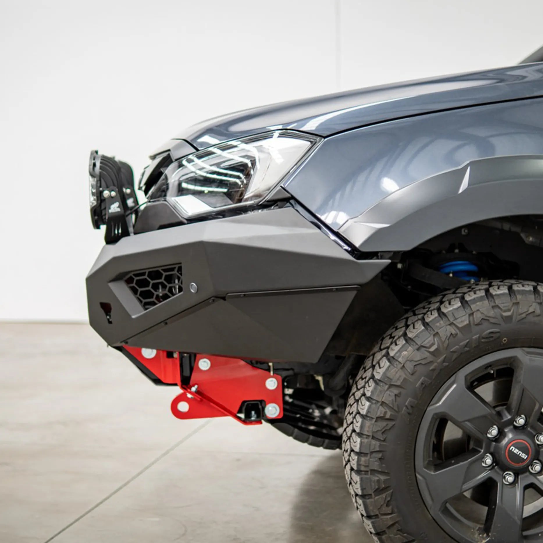Right-angle installation view of the Offroad Animal Predator Bull Bar fitted to a 2024 Isuzu D-MAX facelift by Elevated 4x4. This sleek, compact design extends just 120 mm from the grille, maintaining airflow and aerodynamics while offering superior front-end protection—a real-world solution for Australia’s demanding off-road conditions.