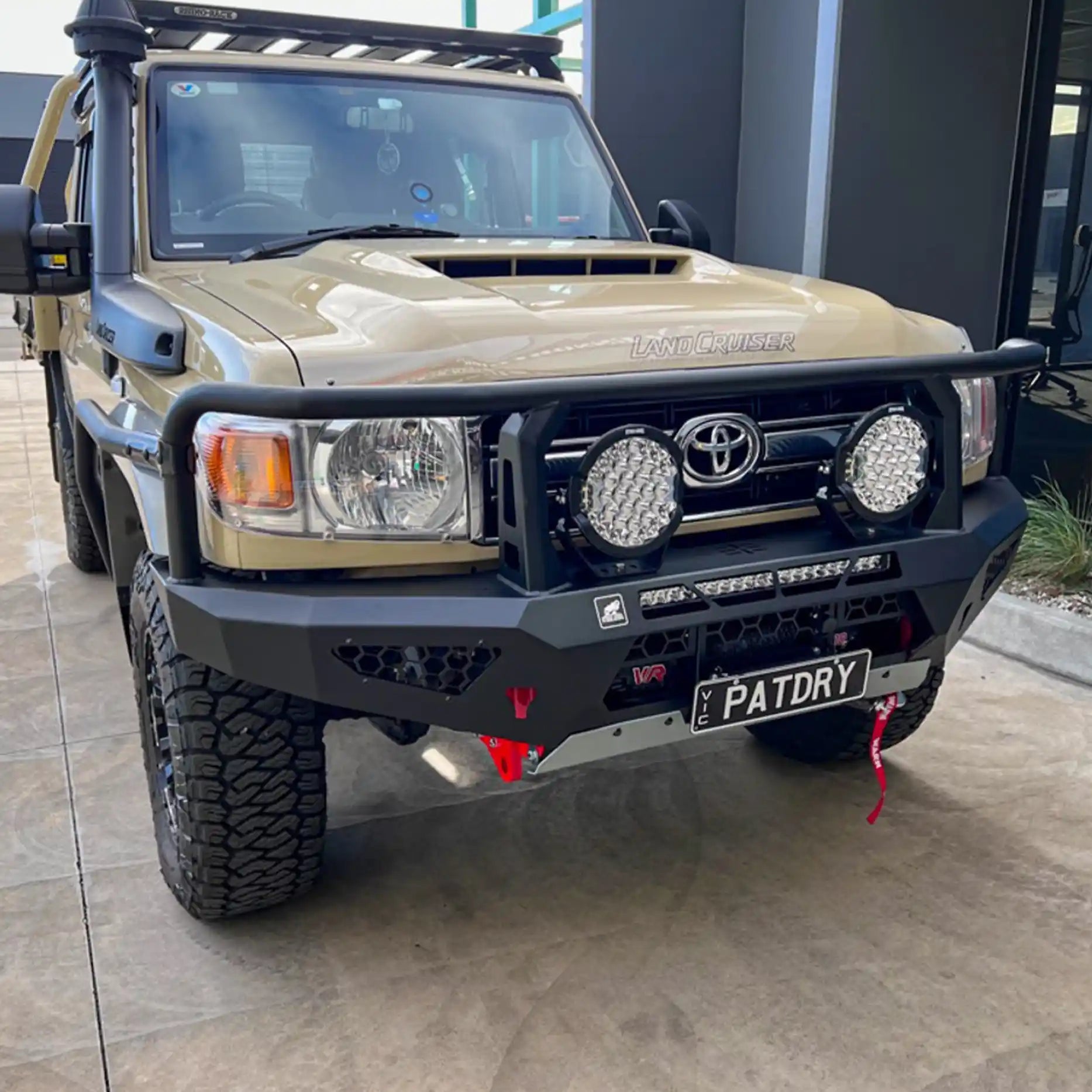 Right-side profile of the Offroad Animal Toro Bull Bar on a Toyota Land Cruiser 78 Series, revealing its aerodynamic contour and reinforced recovery points. Designed and fitted by Elevated 4x4, this bar blends durability, design, and superior off-road function across Newcastle and surrounding regions.
