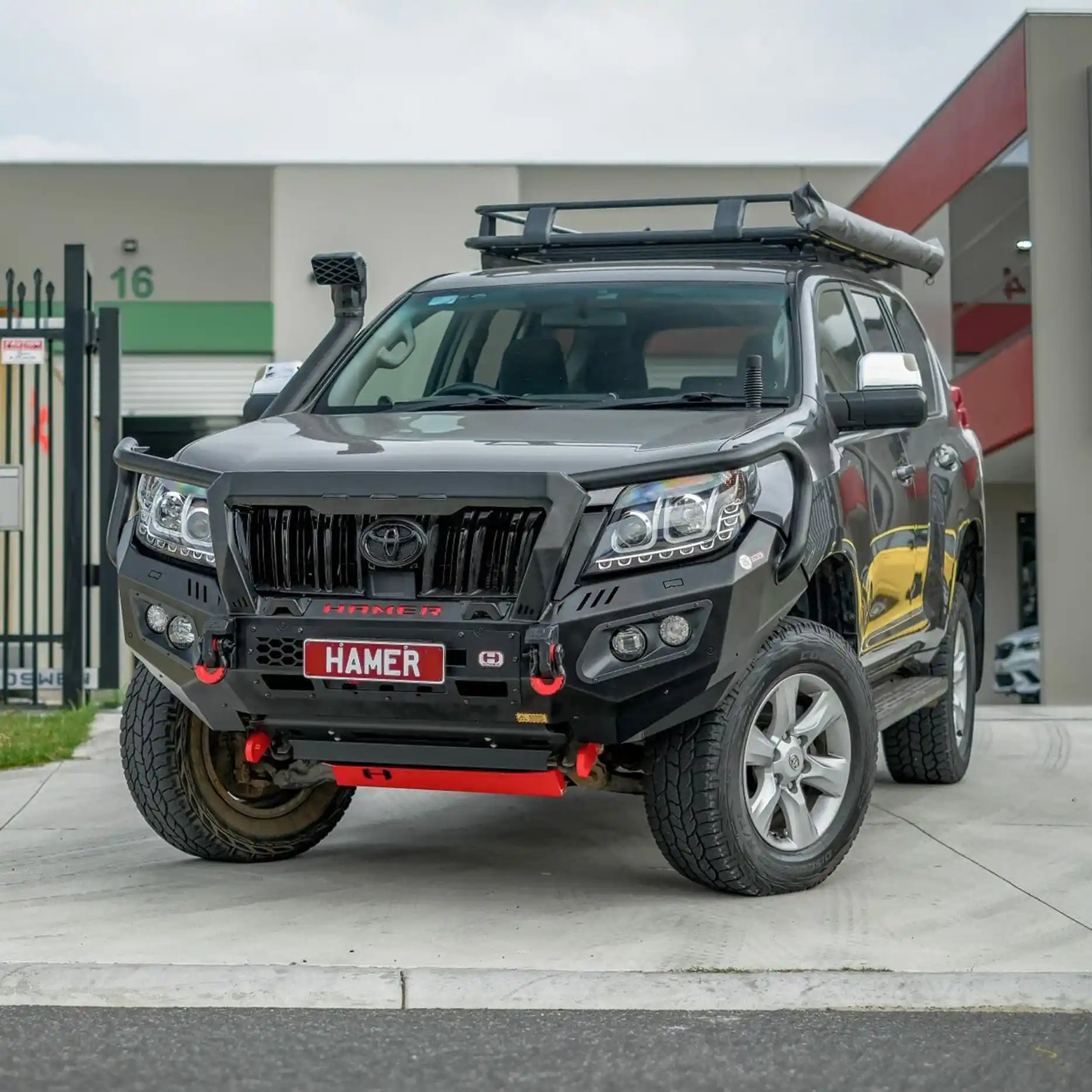 Right side profile of Toyota Landcruiser Prado 150 (2009–2013) Hamer King Plus Bull Bar, featuring integrated LED lights and recovery points.