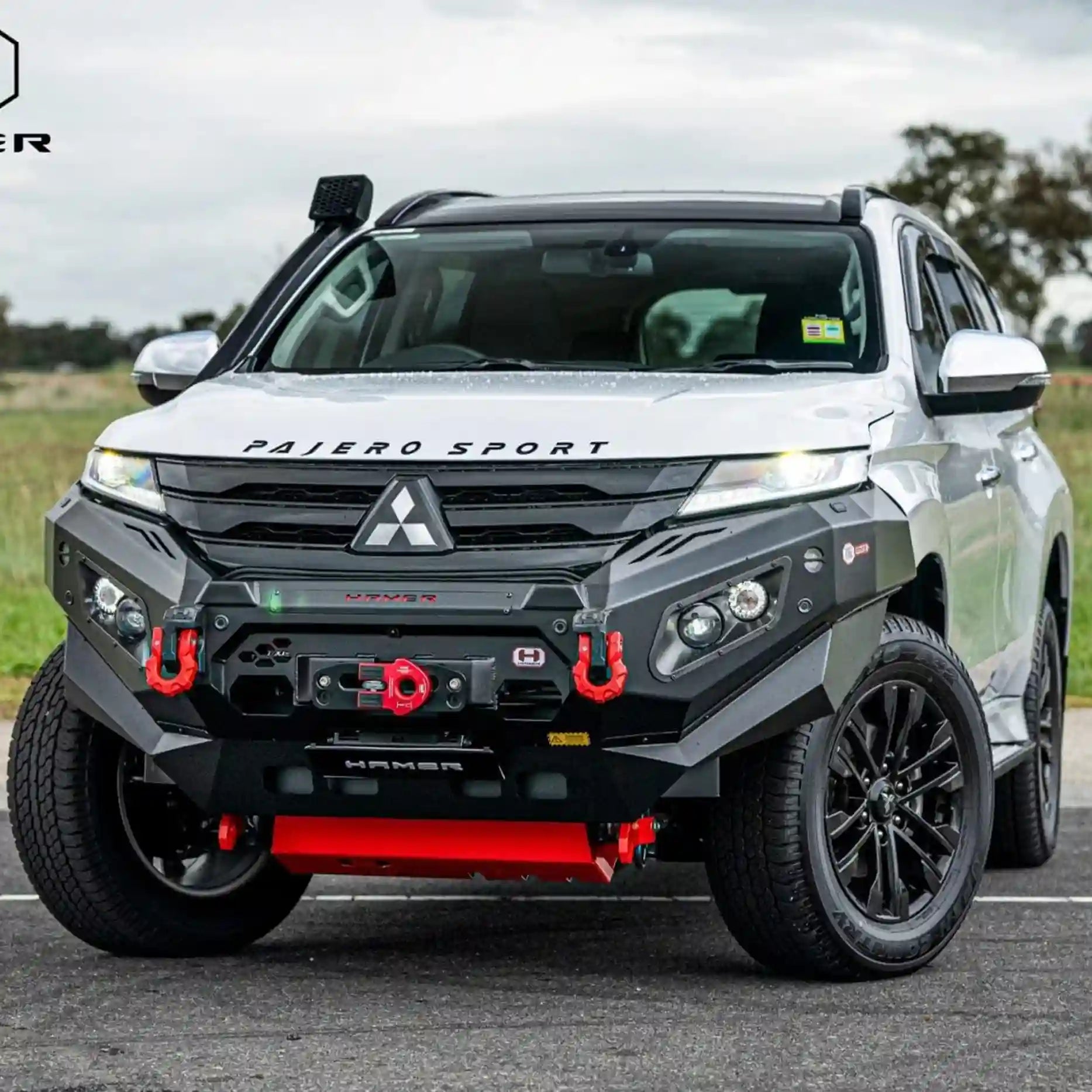 Right view of Mitsubishi Pajero Sport QG (2024–Present) showcasing Hamer King Bull Bar, engineered for strength with light bar slot and aerial mounts.