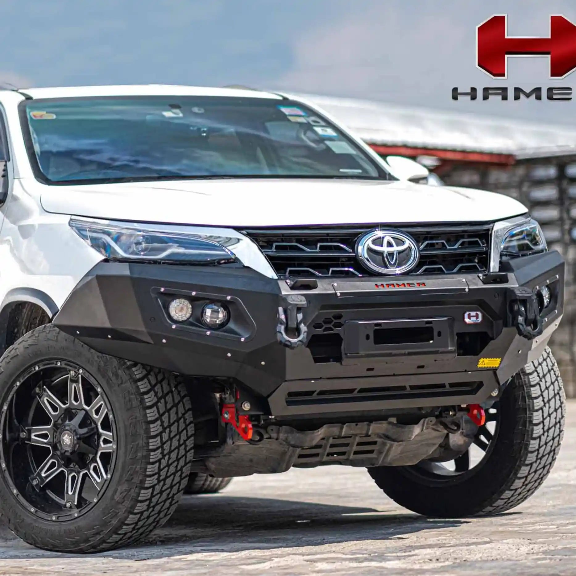 Left side of Toyota Fortuner 2020 showing Hamer King Bull Bar, slim integrated fit with recovery points and aerial mounts.