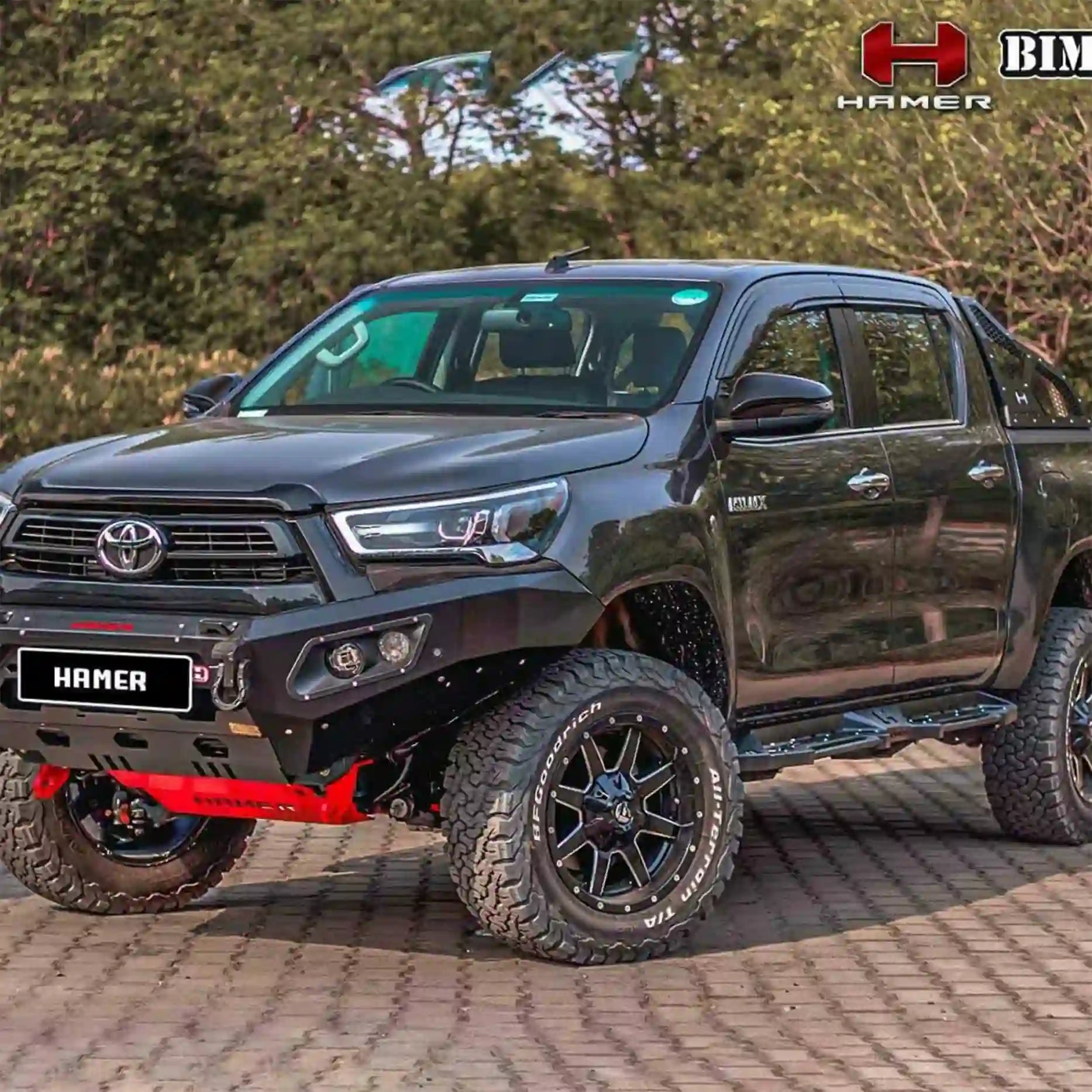 Right side of Hilux 2024 showing Hamer King Bull Bar, full bumper replacement, ADR compliant, winch compatible and sleek finish.