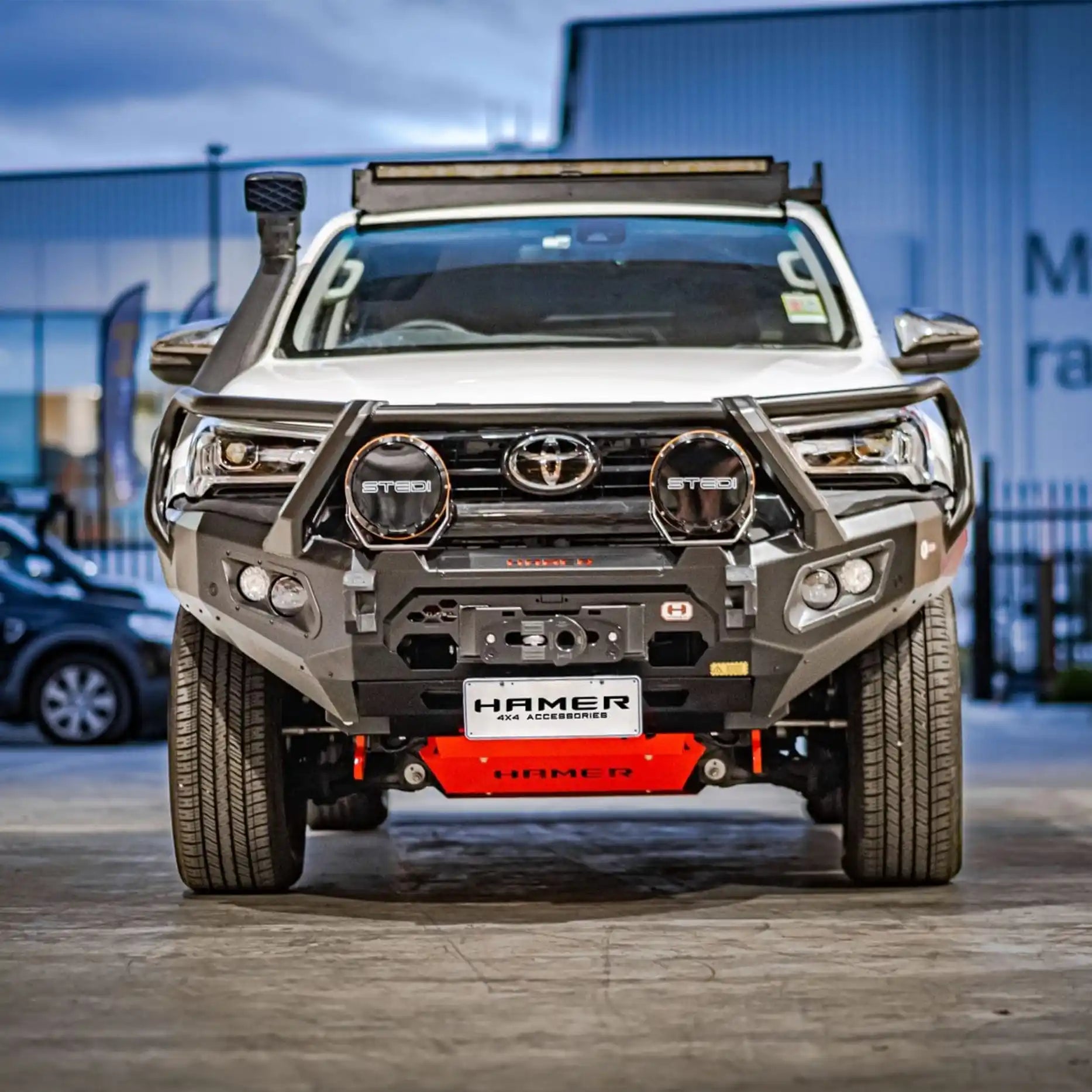 Front view of Toyota Hilux (2020 – 2023) fitted with Hamer King Series Plus Bull Bar, triple loop design, matte black finish, ADR compliant with LED lighting and winch compatibility.
