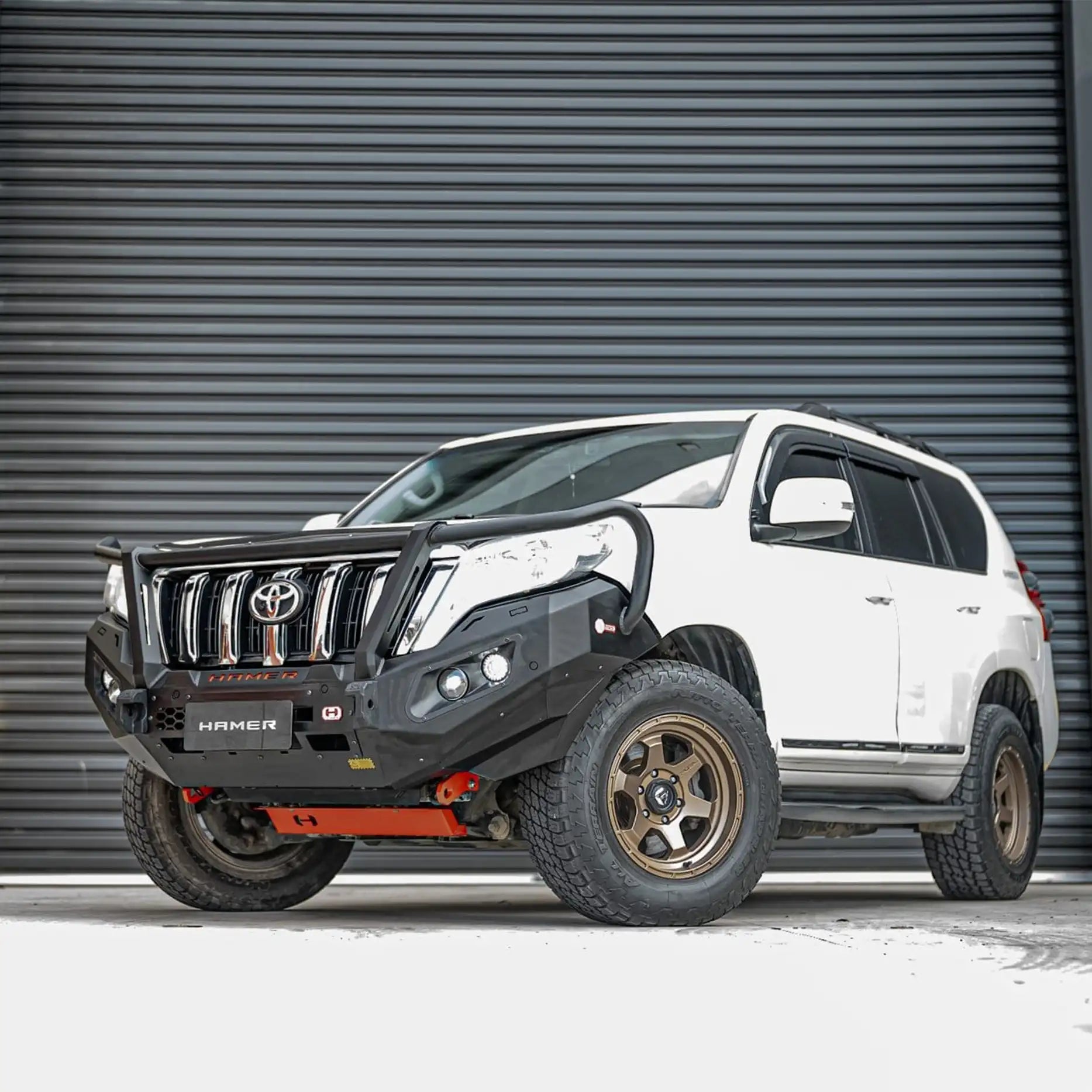 Right side profile of Hamer King Plus Prado 150 Bull Bar (2013–2017), winch-compatible and ready for heavy-duty 4WD use.